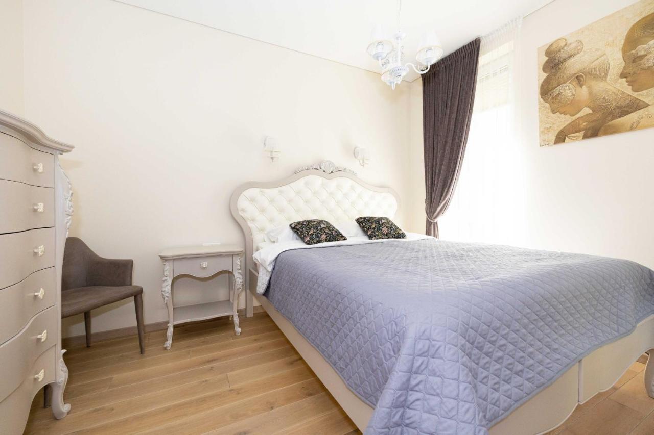 Vanagupes Park Apartments, By Cohost